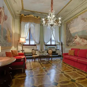 Apartment Palazzo Bucciolini, Florence